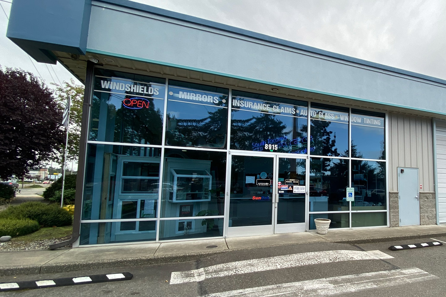 south tacoma glass specialists showroom